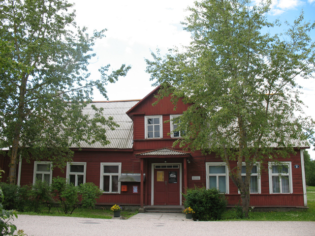 Outdoor view of Mustjala Culture House