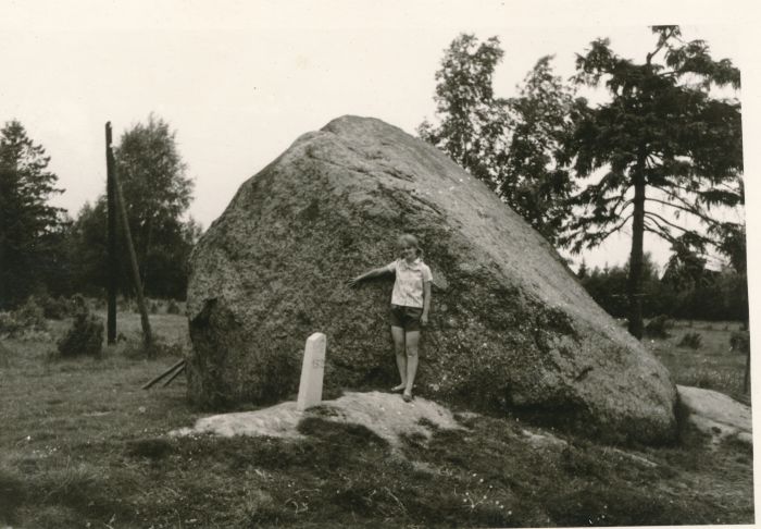 Photo. Republic meeting of home researchers in Rakvere district in 1967. Summer. Large stone of the Saadu forest.