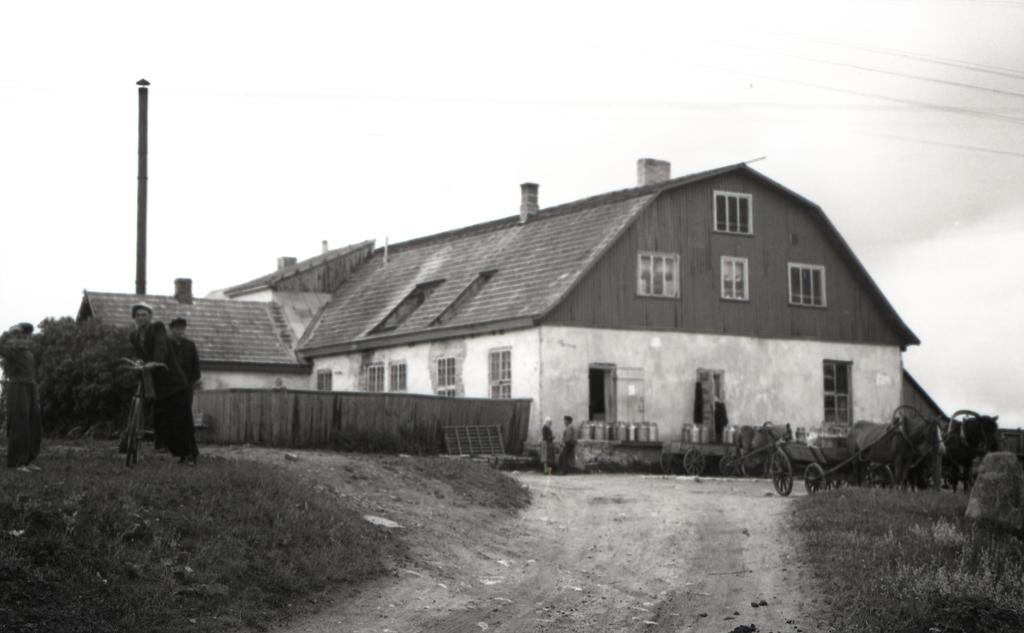 Saaremaa Piimatoodete Kombinaadi tsehh, endine Valjala meierei - üldvaade