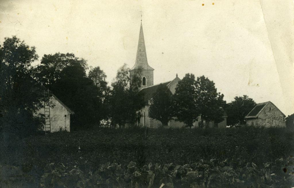 Jämaja kirik, vaade läänest