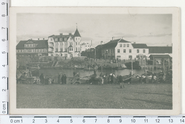 Tartu, overhead at Emajõel Holm's tn