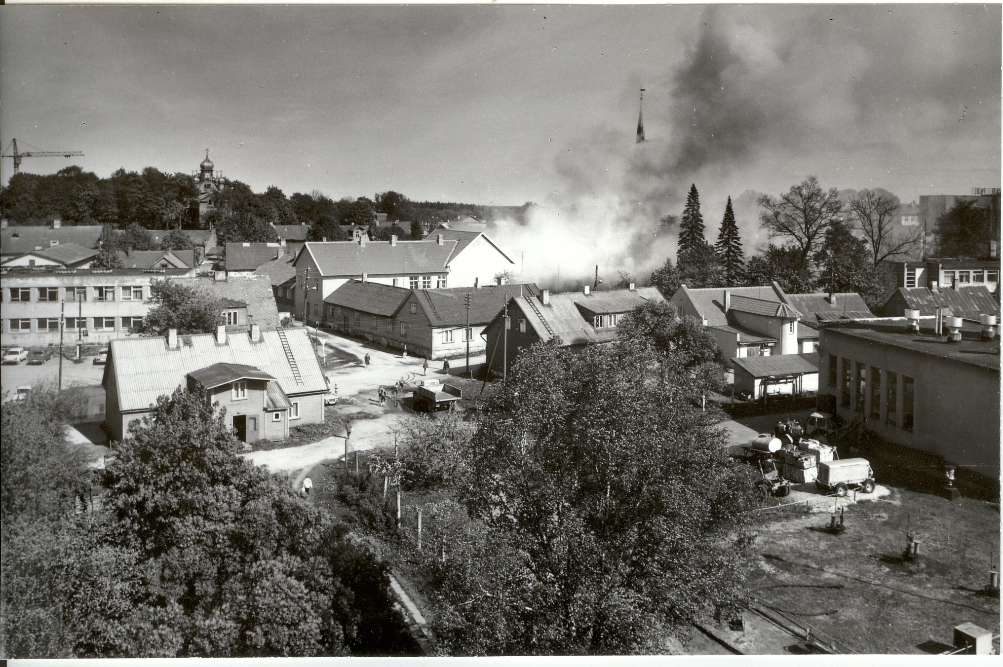 foto, tulekahju Paides Tallinna t. 4 majas 11.05.1990.a.