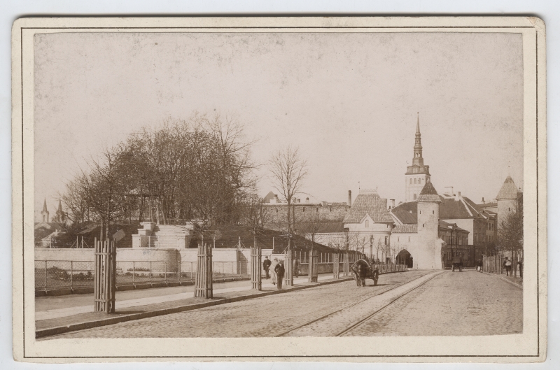 Viru Gate and Viru Mountain viewed from Viru Street, by Viru Square. In the back of the Niguliste Tower, in the front of Viru Street.