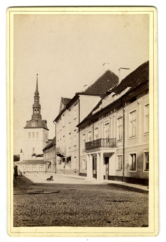 Buildings on Lossiplats in Toompea. Old Credit Fund building, July 1893. Dismantled when the Cathedral was started to be built. Tamal Niguliste Church Tower.