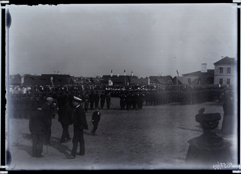 The funeral of the victims of October 16, 1905, military personnel in the field.