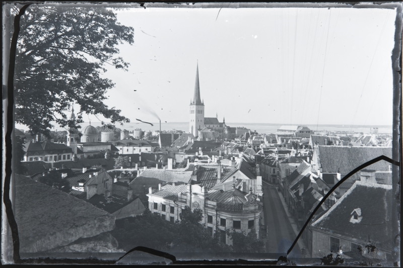 View from Toompea to the northeast of the city. First the beginning of Lai tn, behind the church of Oleviste and the Gulf of Tallinn.