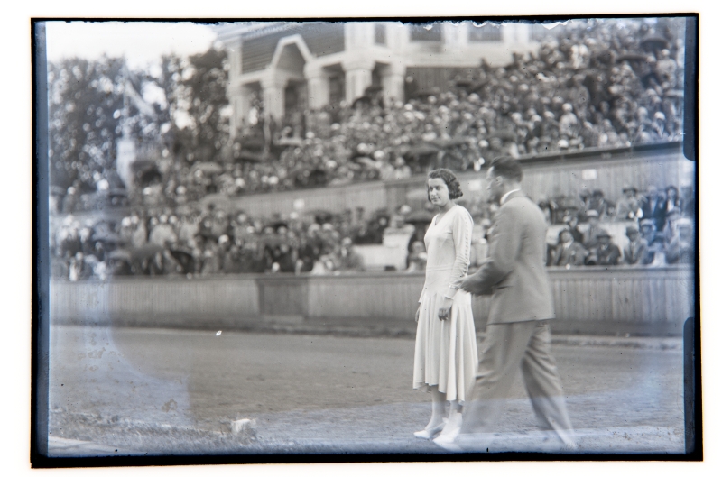 Sports competitions at Kadrioru Stadium. Unidentified woman at the front.