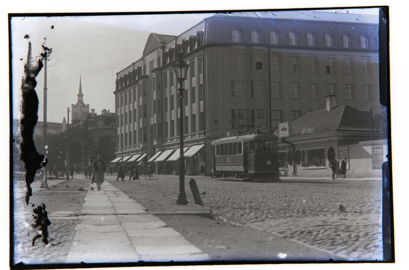 Pärnu mnt - street view tram, behind the Business Building of the Credit Society (Pärnu mnt 10) and the Credit Bank (Pärnu mnt 12).