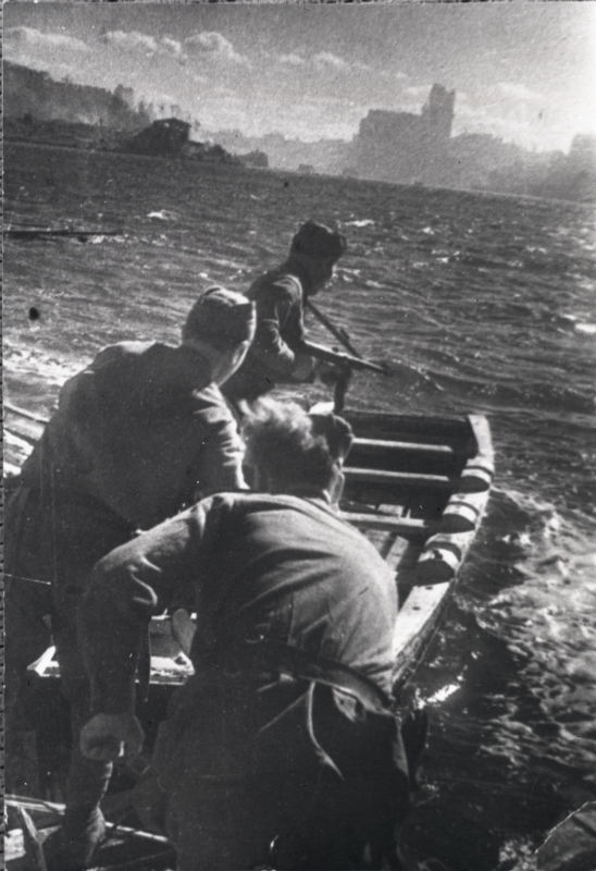 Automators in the chair of senior Lieutenant Gorbov crossing the Narva River during the battles under Narva.