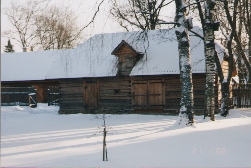 Photo. View Dr. Fr. R. Kreutzwald Memorial Museum at the court. Võru, 21.01.2000.