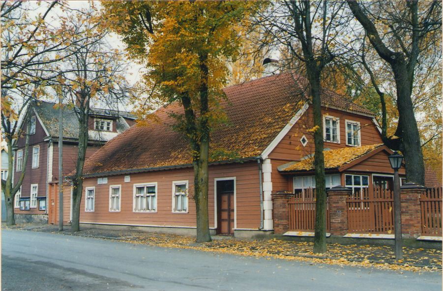 Photo. Dr. Fr. R. Kreutzwald Memorial Museum (today view). Võru, 2002.