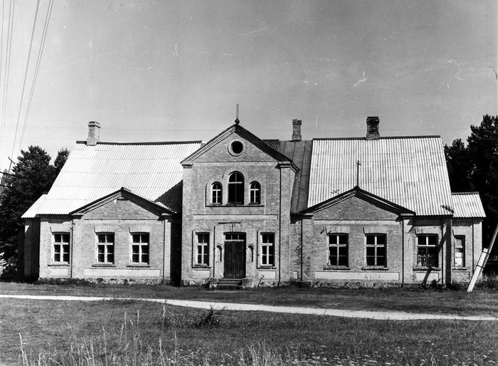 School-court of Russian Orthodoxity in Kõppi, later in the folk house in 1987.