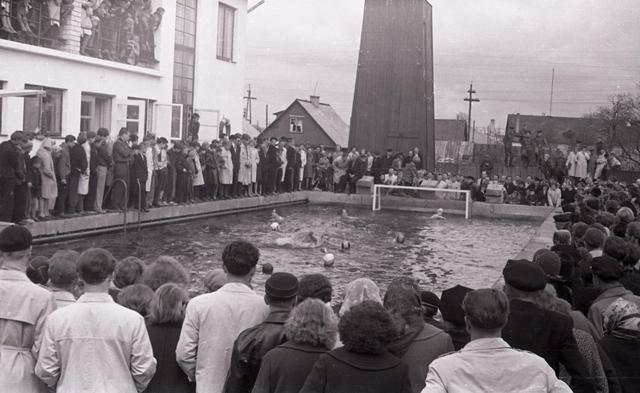 Festive opening of the power station's pool: Vacuaball match in the new pool