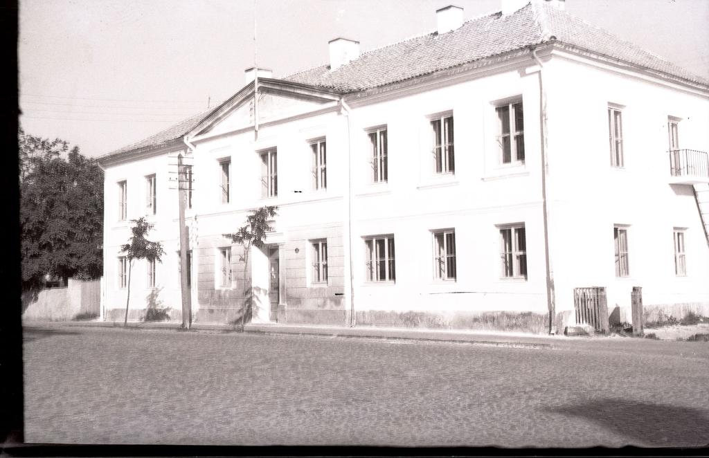 Kingissepa Secondary School building in Tallinn Street