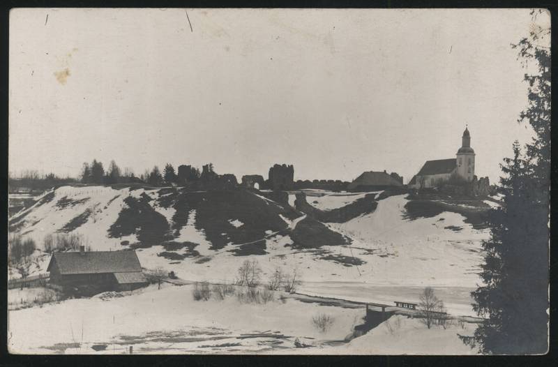 Postcard, Karksi-Nuia, Karksi valley, church and castle roofs in winter