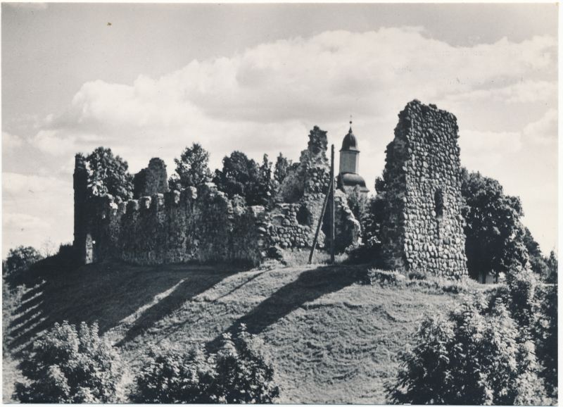 Postcard. Karksi castle shelves.