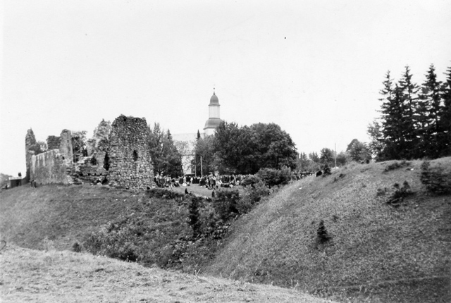 Karksi Castle Mountains