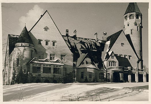Main building of the Taagepera Sanatorium.