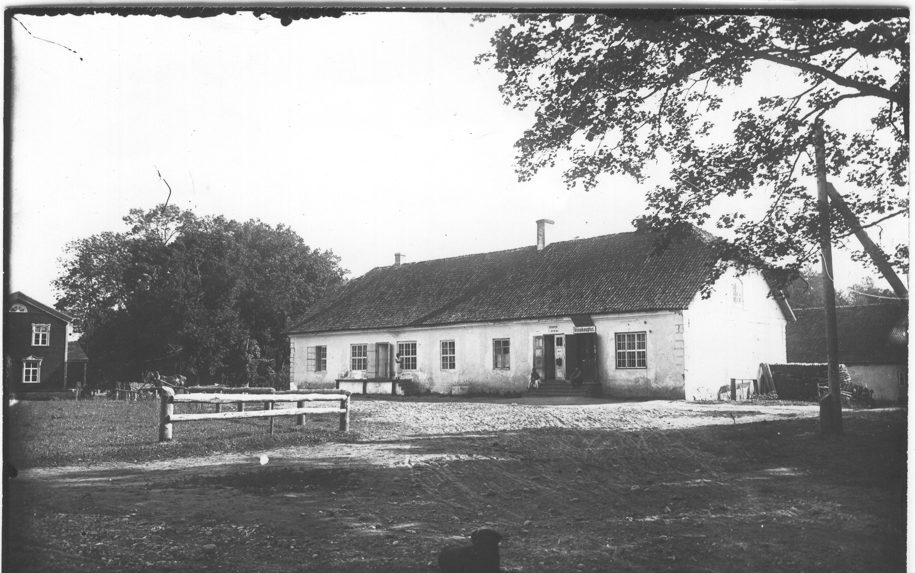 Photo. Rõuge County Sänna Oil and Store in the 1920s.