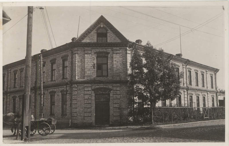 School and factory building at the corner of Haapsalu mnt and Jaama Street Keilas