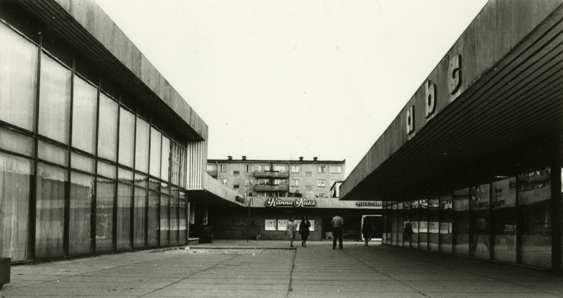 Length of trade in Mustamäe, self ABC-5, view of the inter-hull space. Architect Peep Jänes