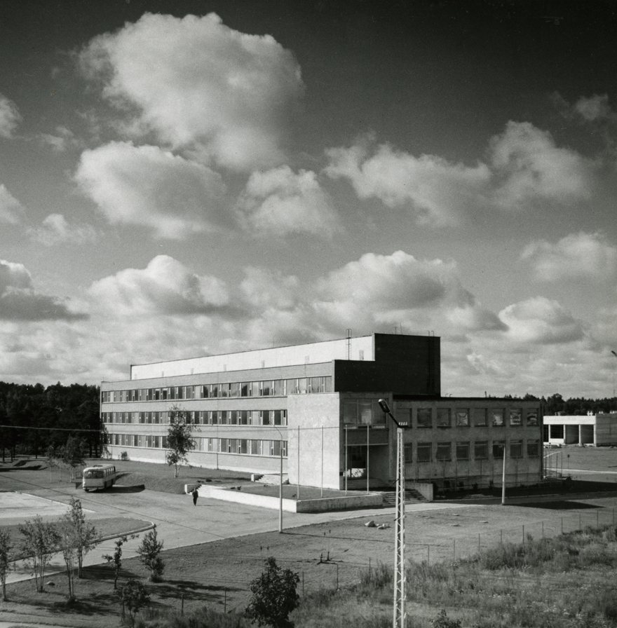 He Chemistry Institute in Mustamäe, view of the building. Architect Paul Madalik