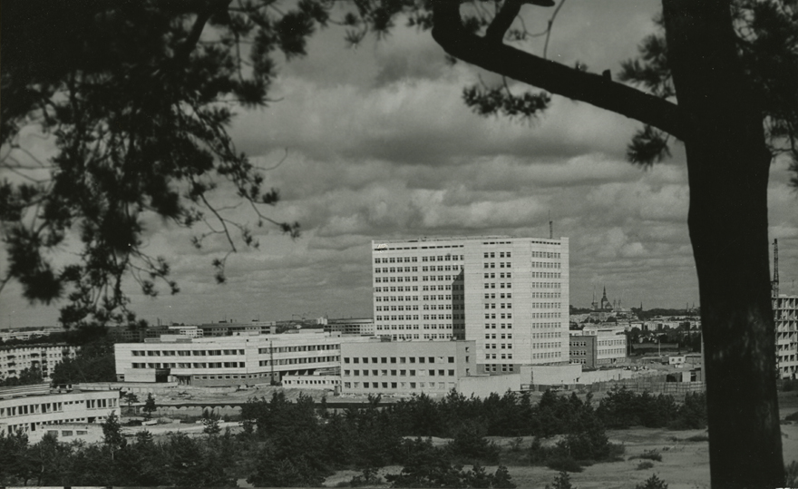 Ambulance hospital in Mustamäe, a distance view through the colonies. Architect Ilmar Wood Forest