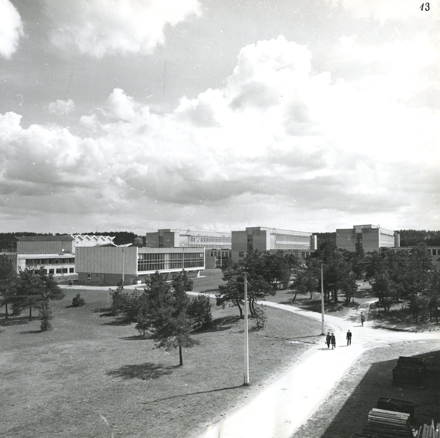 Tpi complex Mustamäel, view of building by the library