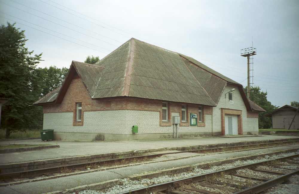Nõo station building