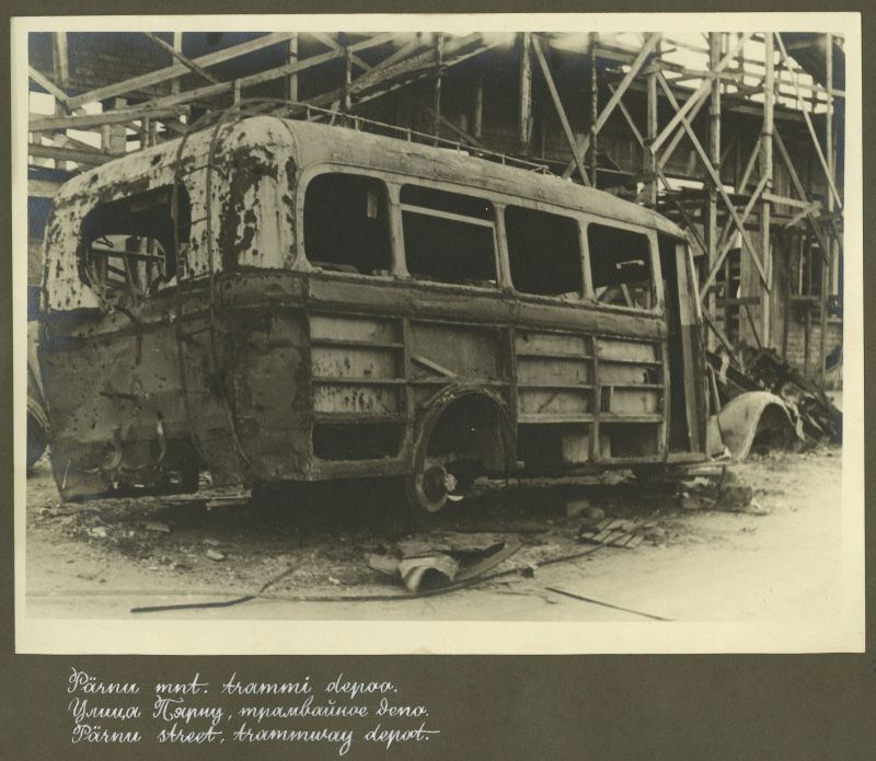 War breaks in Tallinn. Pärnu mnt tram shop.