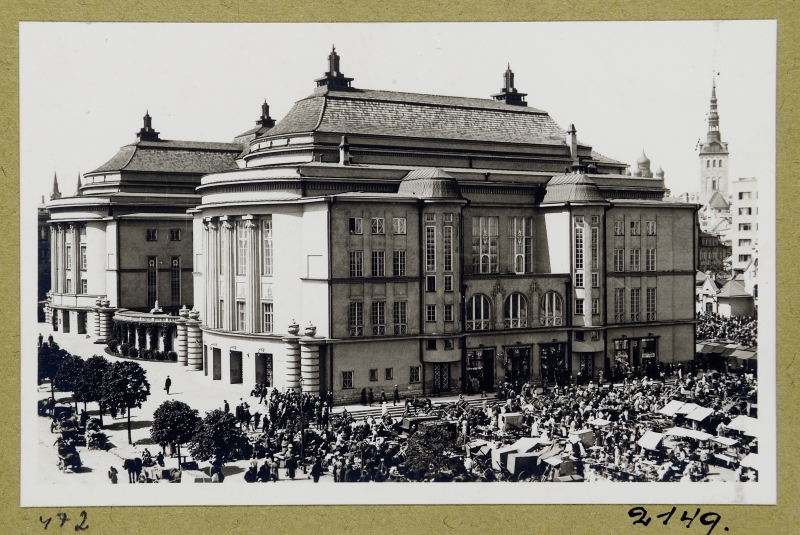 View Estonia Theatre and New Market.