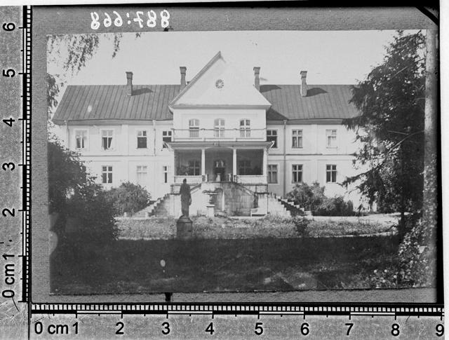 Ravila Manor (Meeks), by the garden of the gentleman. Kose khk