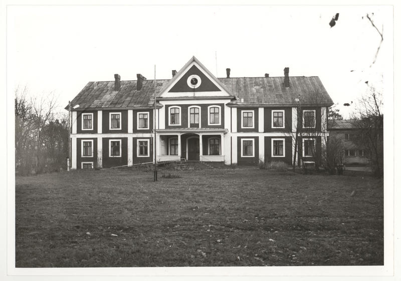Ravila Manor