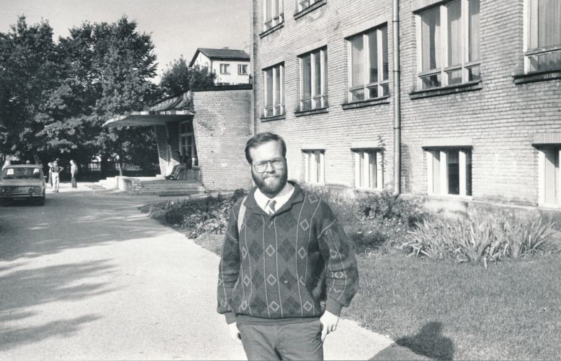 Photo. English teacher J.Reuter USA - i.e. work in Haapsalu 1. 21.09.1991. At Haapsalu 1.Kk. Black and white.