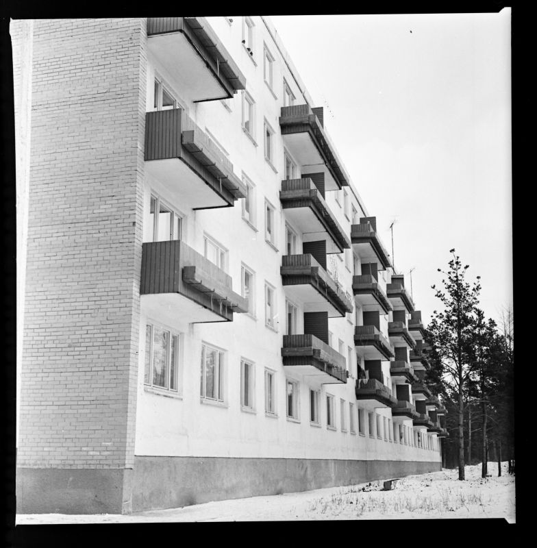 Negative.  Residential building in the residential district of Männi Street in Haapsalu. November 1973.a.
Photo: T.Coffee.