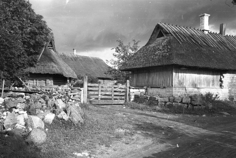 Farmhouse in Tõnija village.