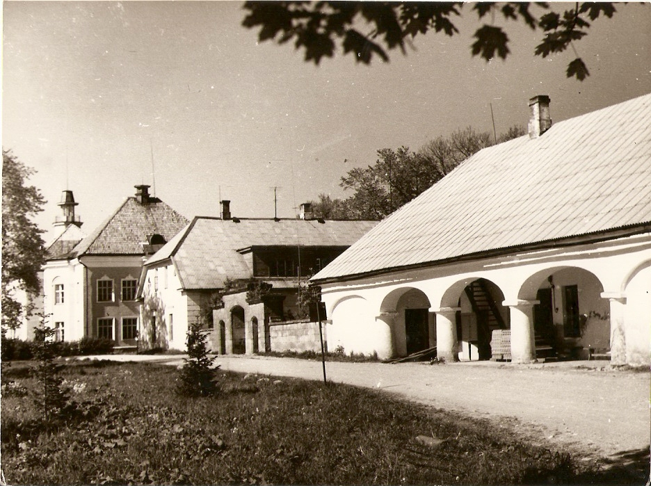 Adjacent buildings of Porkuni Manor
