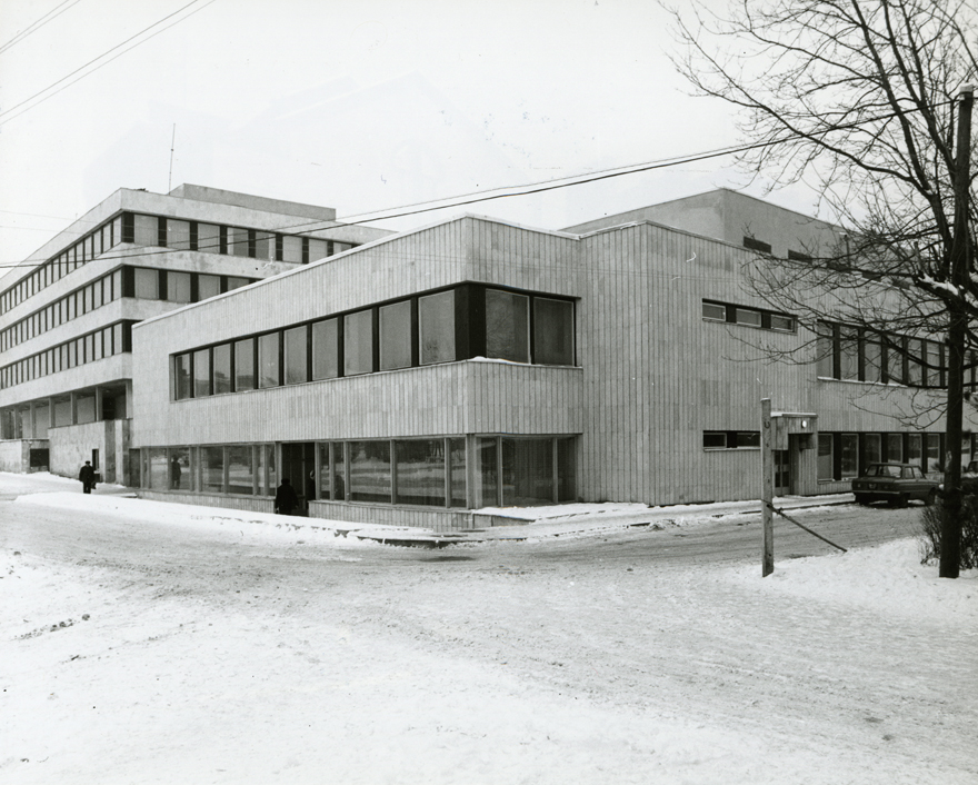 Administrative building in Raplas, view of the building. Architect Helgi Margna; engineer m. Volmer