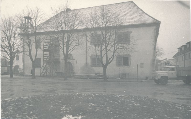 Photo. During the restoration of the Kingissepa Raekoda in 1973. The building was located in the 1960s of the Kingissepa line-technical chess.