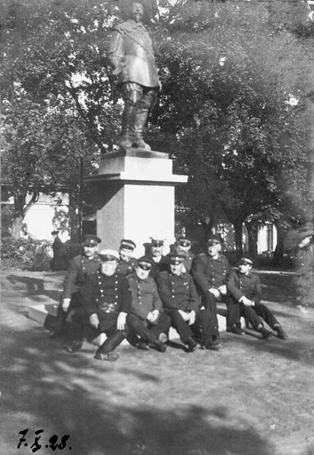 Members of the Tartu Free Volunteer Firewall at Gustav Adolf's fair pillar 7.10.28.