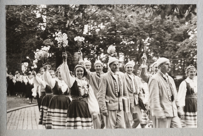 Folk clothes men and women on the train