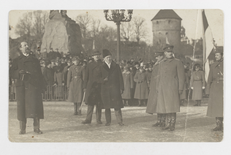 Prime Minister J. Tõnisson and Chairman of the Constituent Assembly a. Rei in Tallinn