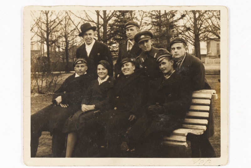 Young people in Pärnu Parkping, 1937