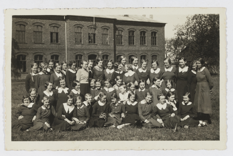Group picture of girls, 1935