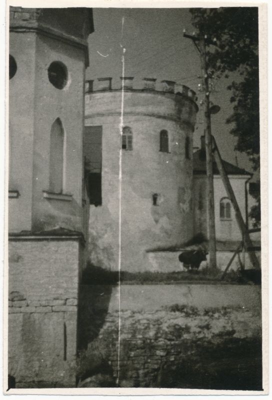 Photo. Koluvere Castle, view of the round tower. 1965. Photographer. R. Kalk.