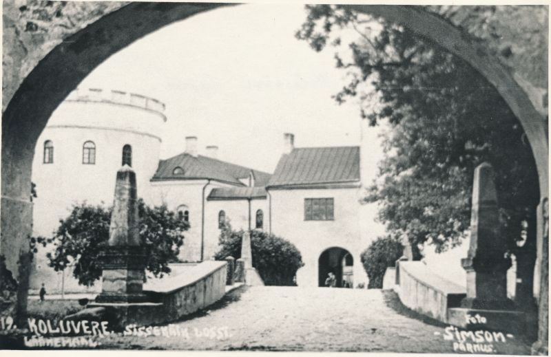 Photo. Entrance to Koluvere Castle.
