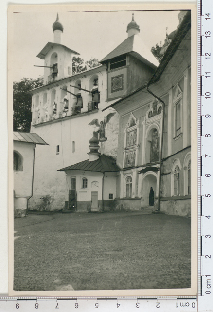 Walls of the Petser monastery and the statues of the sacred men, Petser mk