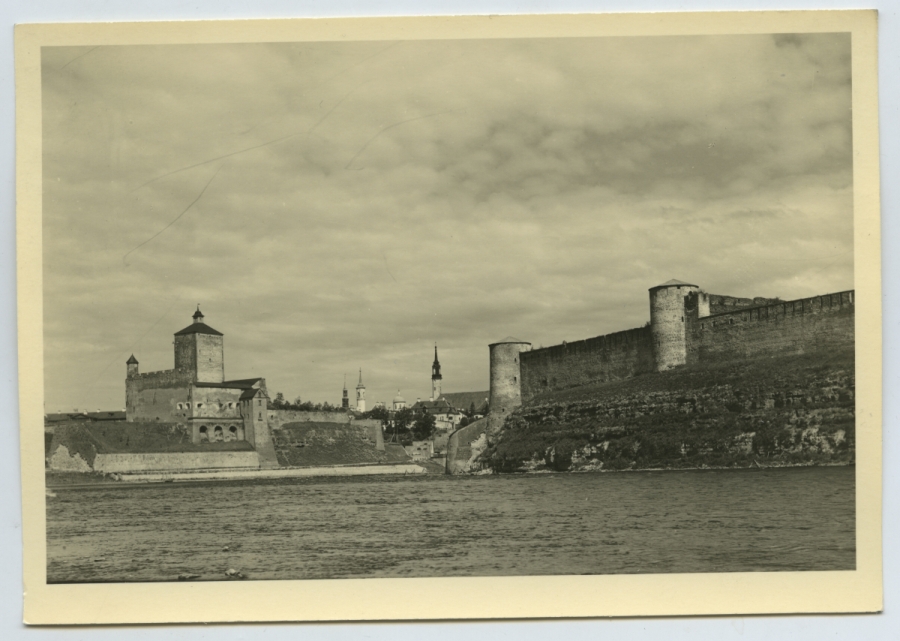 Narva, Hermann Fortress on the left, Ivangorod on the right.