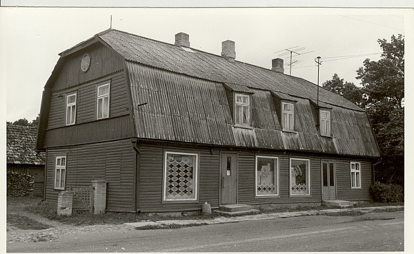 Photo, Paide RTK Järva-Jaani footwear store in 1984.