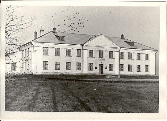 Photo, Järva-Jaani Country School in 1964.